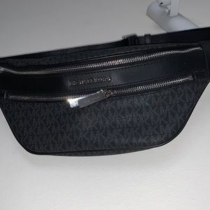 Michael Kors Kenly medium fanny pack